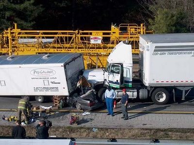 big truck accident 4 10 Horrible Big Truck Road Accident Pics