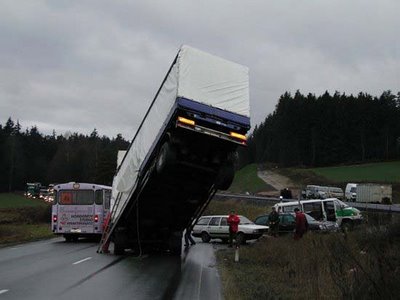 big truck accident 5 10 Horrible Big Truck Road Accident Pics