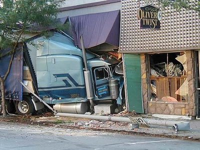 big truck accident 9 10 Horrible Big Truck Road Accident Pics
