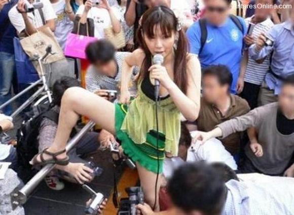 some really weird photos from japan16 10 Really Weird Photos From Japan