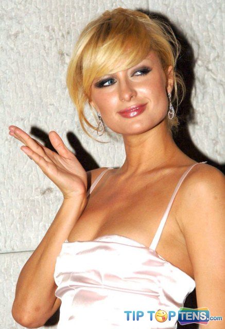 paris hilton1 10 Famous Celebrities Who Used To Be a Stripper