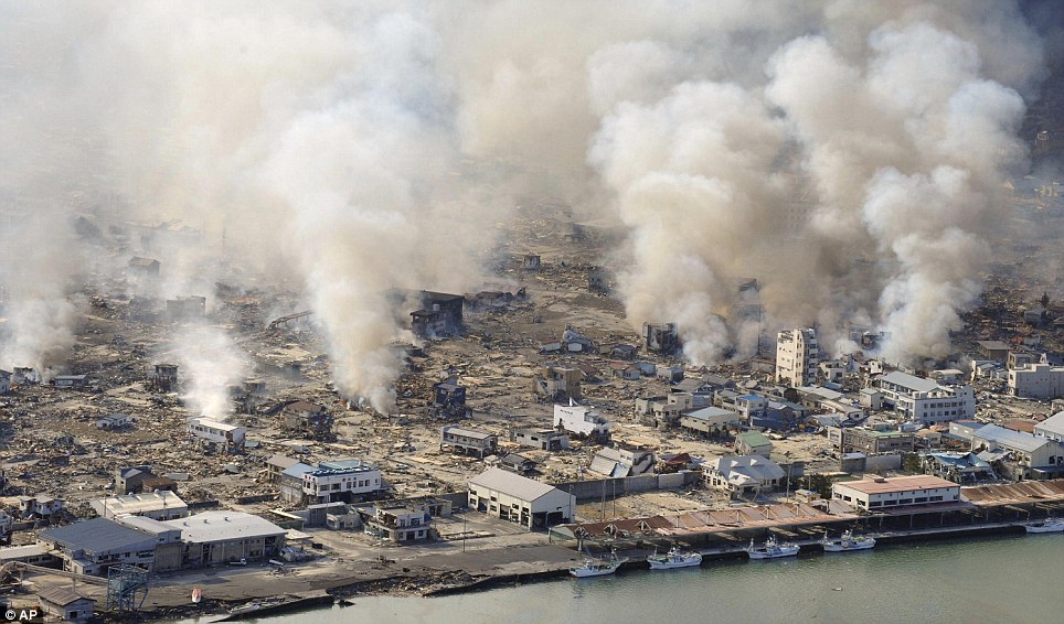 japan earthquake pics 1 10 Japan Earthquake Pictures – Tsunami Flood Photos – 2011