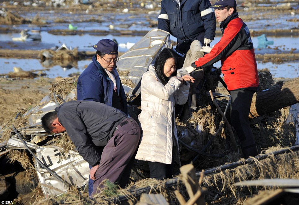 japan earthquake pics 3 10 Japan Earthquake Pictures – Tsunami Flood Photos – 2011