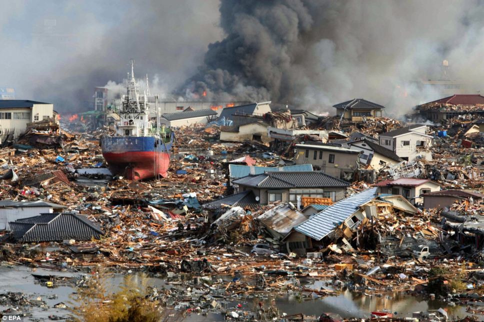 japan earthquake pictures 4 10 Japan Earthquake Pictures – Tsunami Flood Photos – 2011