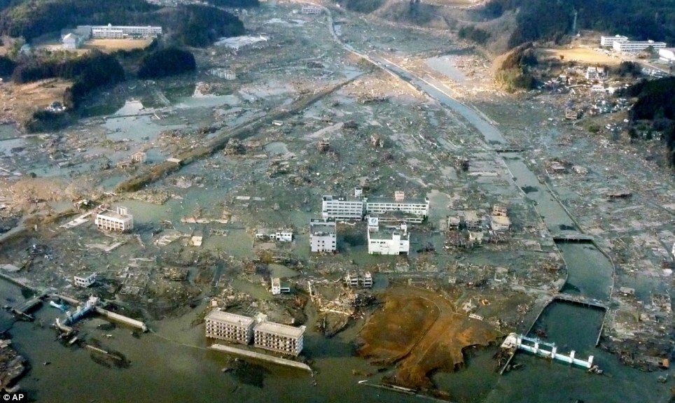 japan flood pics 2 10 Japan Earthquake Pictures – Tsunami Flood Photos – 2011