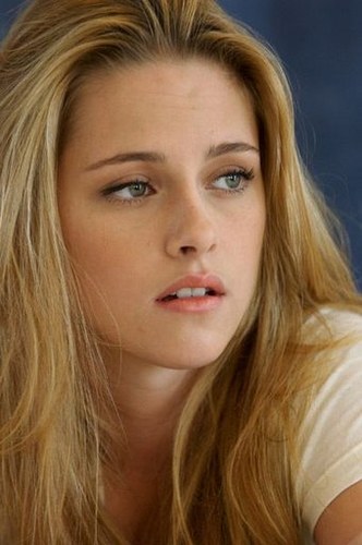 kristen stewart hot pictures. She Isn#39;t as hot as she thinks