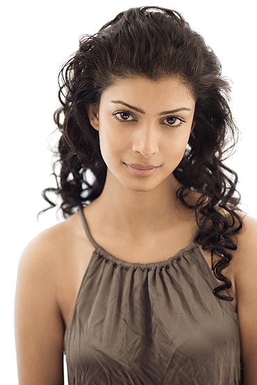 Tena Desae Top 10 Hottest Female Debuts In Bollywood 2011
