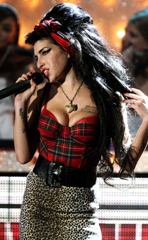 amy winehouse 10 Celebrities Who Have Shocked The World With Their Dresses