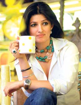 twinkle khanna Top 10 Supermoms of Bollywood