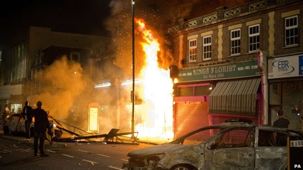 10 London Riots Photos Showing Devastation 2011 uk riots devastation 10 London Riots Photos Showing Devastation 2011