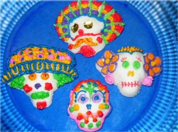 10 Most Creative Sugar Skull Recipes for the Day of the Dead 2. Small Sugar Skulls e1316206793416 10 Most Creative Sugar Skull Recipes for the Day of the Dead