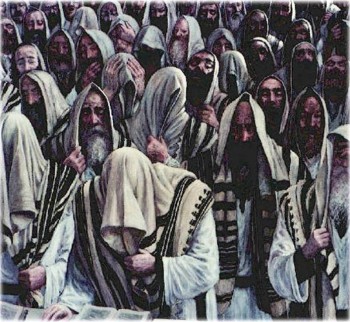 5. Yom Kipppur Prayer Service e1317306269983 Top 10 Traditions on 
Yom Kippur Day