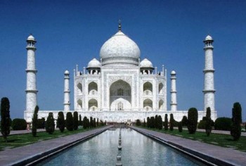 3. Taj Mahal e1319819548347 Top 10 Most Popular Historical Places in the World