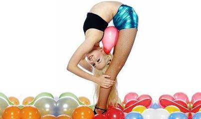10 More Bizarre World Records 9. Fastest Time to Burst Balloons Using the Back 10 More Bizarre World Records