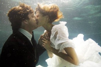 2. Underwater e1320408999759 Top 10 Weirdest Wedding Venues