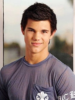 4. Taylor Lautner e1330087205970 Top 10 Richest Teen Celebrities of 2012