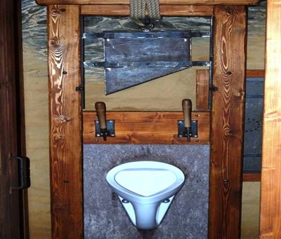 5. Hanged Me e1332153042493 10 Most Bizarre Toilets The World Have Ever Seen