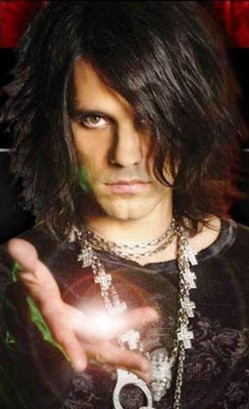 2. Criss Angel e1334938281213 Top 10 Best Street Magicians in the World