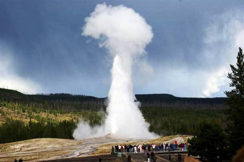 8. A Glimpse of an Old Faithful Yellow Stone National Park e1334652906557 10 Best Places to Visit During Summer