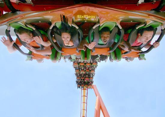 Six Flags Magic Mountain California Top US 10 Taman Hiburan Terbaik di Dunia