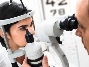 10 Ways to Protect Your Eyes 1. Visit an Optometrist e1346228873392 10 Ways to Protect Your Eyes