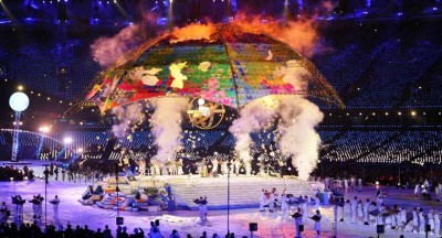 3. A Pile of Giant Books e1346655576298 Top 10 Highlights in Paralympics 2012 Opening