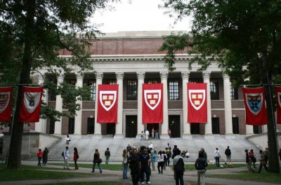 Top 10 Biggest Libraries in the World 8. Harvard University Library 16000000 books e1347427322634 Top 10 Biggest Libraries in the World