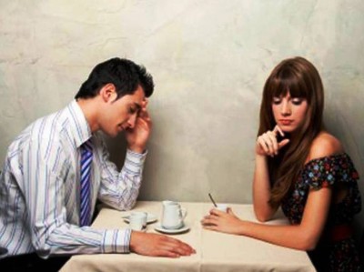 1. One Word Responses e1350056286710 Top 10 Biggest Turn Offs for Men on a First Date