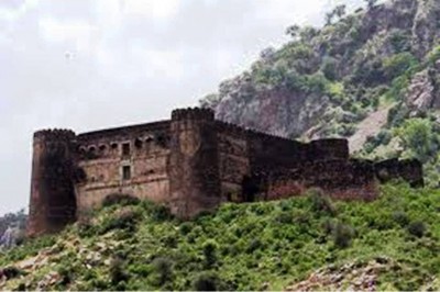 2. Bhangarh Fort Rajasthan India e1351491766241 Top 10 Haunted Houses in the World