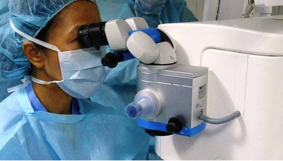6. Femtosecond Laser Cataract Surgery e1351834169256 Top 10 Medical Innovations in 2013
