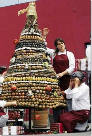7. Potato Christmas Tree e1355845032548 Top 10 Weirdest Christmas Trees in the World
