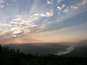 1024px-Dawson_City_Lookout_Yukon_River_3264px