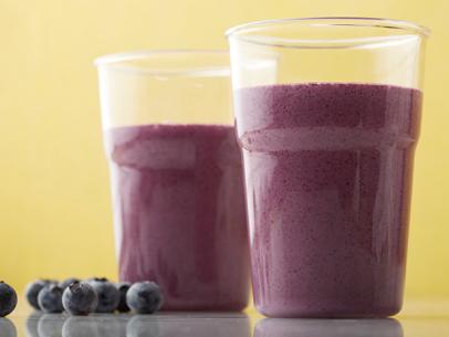 FN_blueberry-blast-smoothie_s4x3.jpg.rend.sni12col.landscape