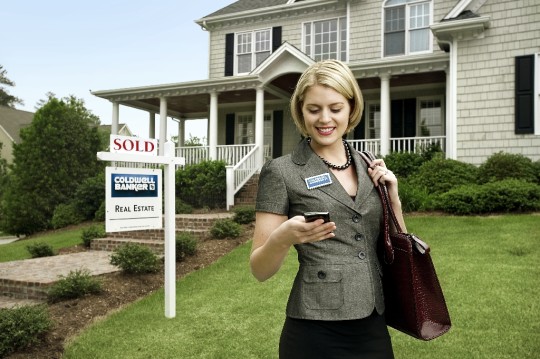 Female-real-estate-Agent-540x359