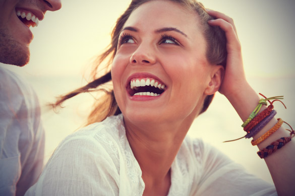 woman-laughing-with-her-man