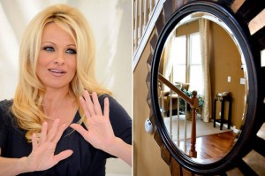 Pamela-Anderson-Mirror-Phobia