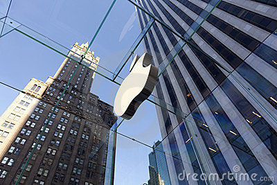apple-store-glass-cube-new-york-city-23594908