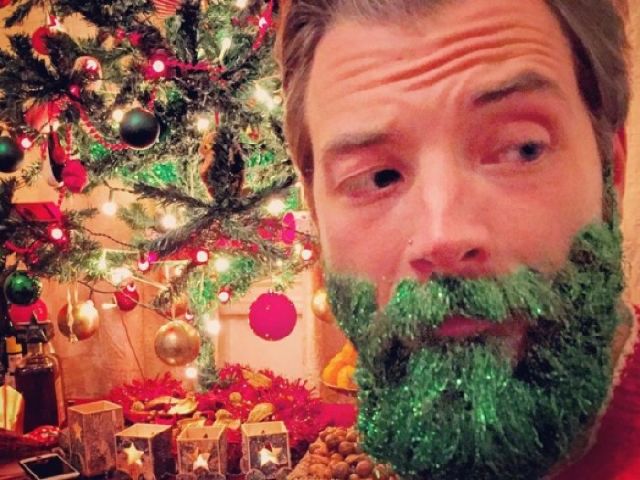 7220551_tinsel-beard-is-the-holiday-fad-we-didn_eb6d295e_m