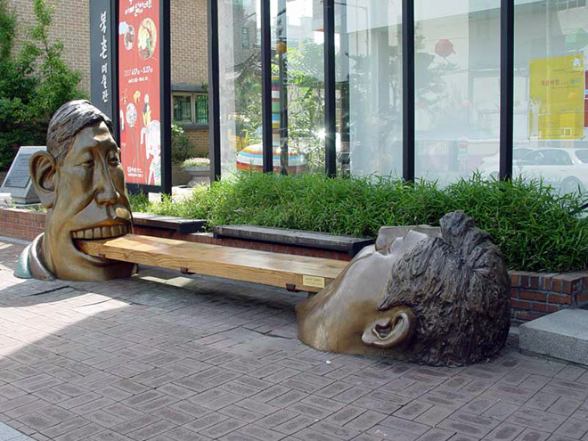 17-Weird-Statues-From-Around-the-World-012