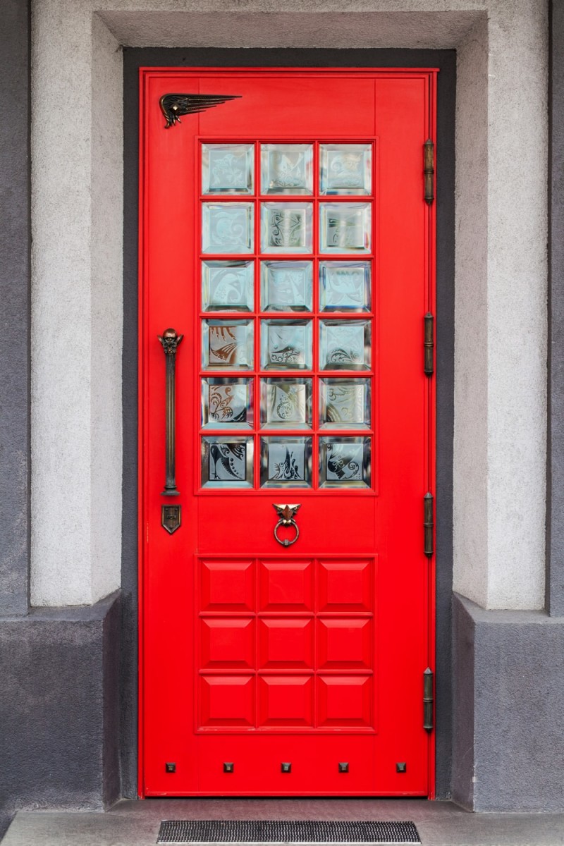 Red-Front-Door-min-e1444471674714