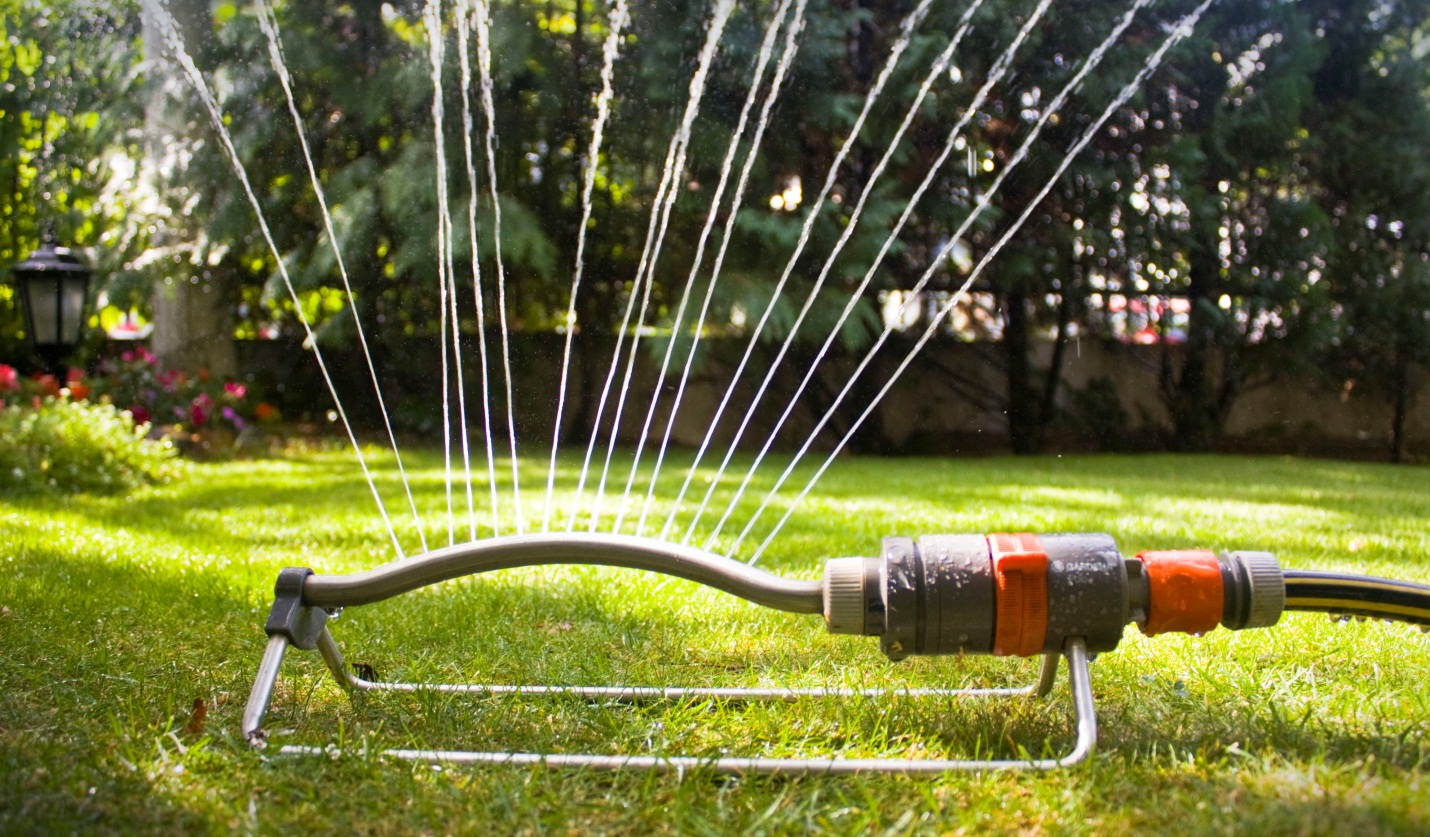 garden-hose-with-sprinkler