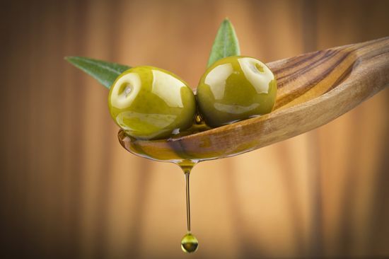 oil-dripping-from-olives