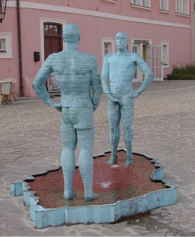 strange_sculptures_worldwide_05