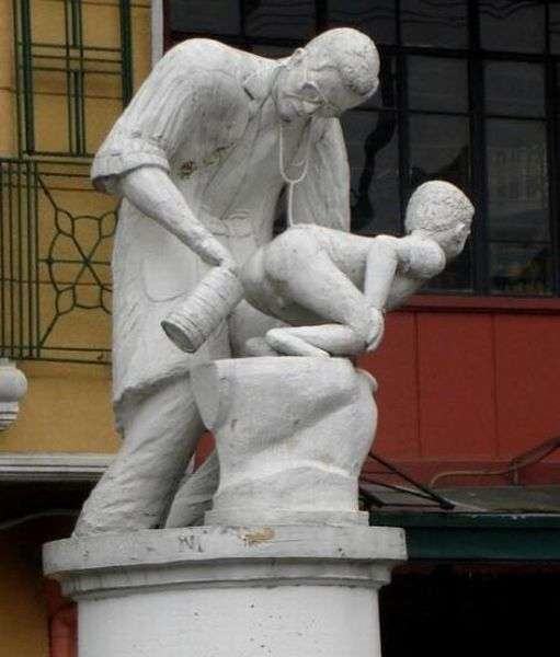 weird-statues-13-1