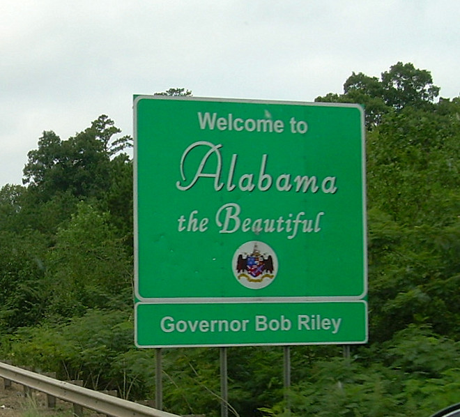 Welcome_to_Alabama_sign,_2008